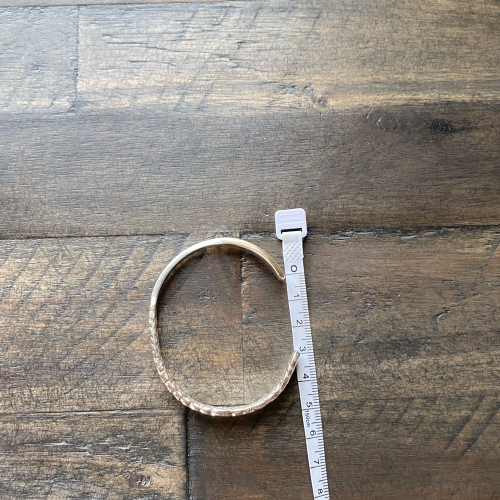 Beautiful Silver cuff bracelet made from Love precious flower. - Picture 5 of 6